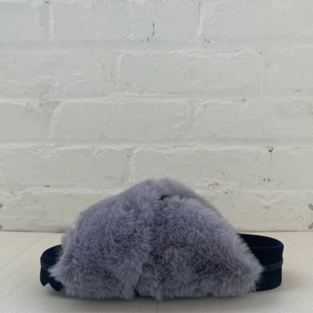 NEW IN BOX Roam fuzzy slides